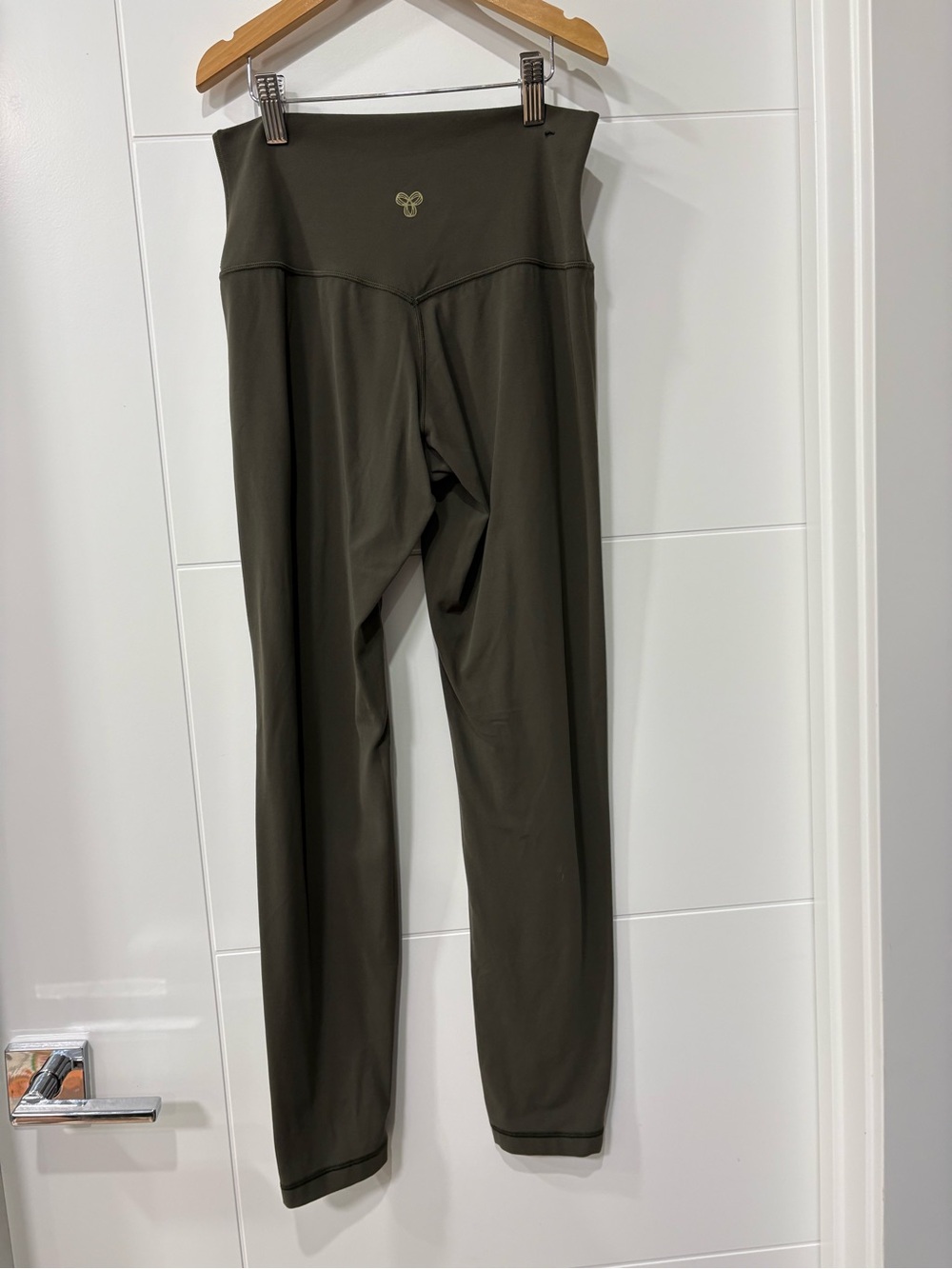 Aritzia Olive Green High-Rise Leggings with Subtle Logo